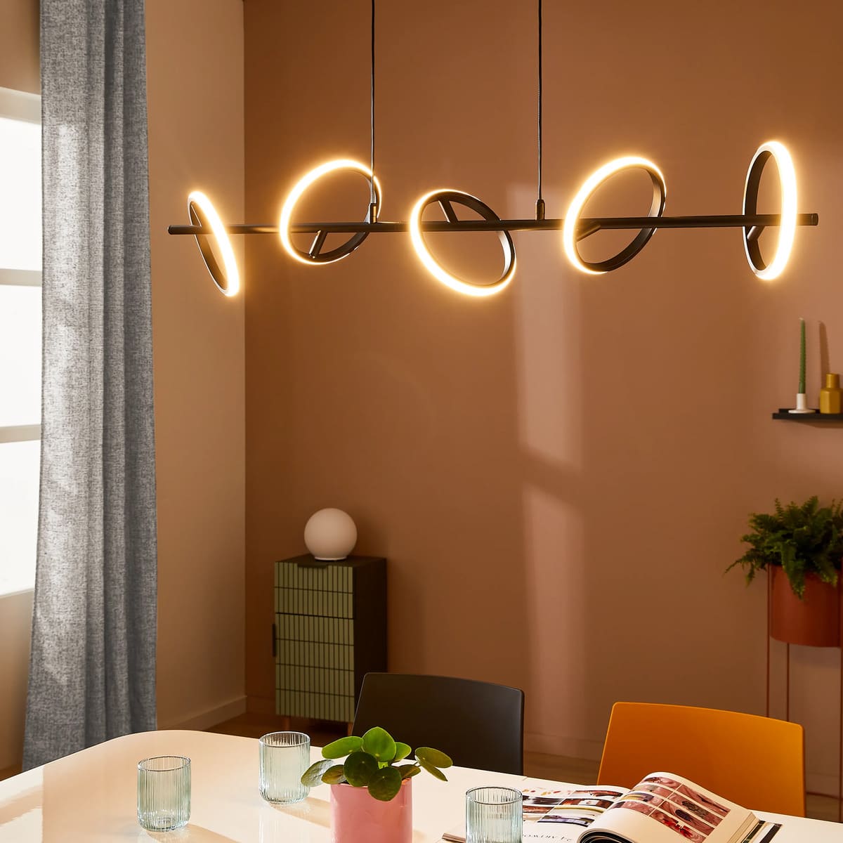 Lámpara de techo colgante de 5 luces LED regulables Kapeo, INSPIRE