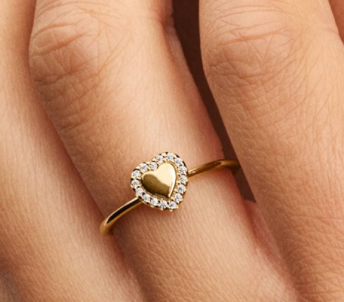 Anillo Halo y Corazón Grabable de Pandora