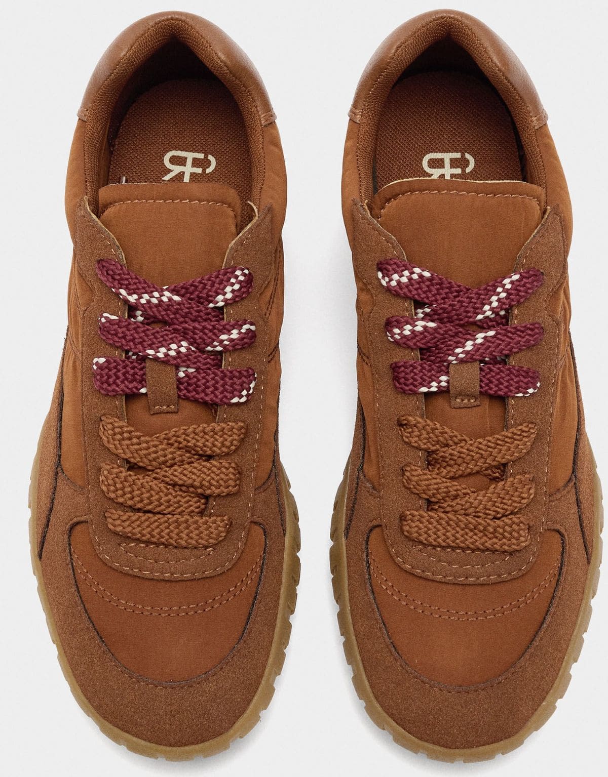 Zapatillas monocromáticas de Parfois