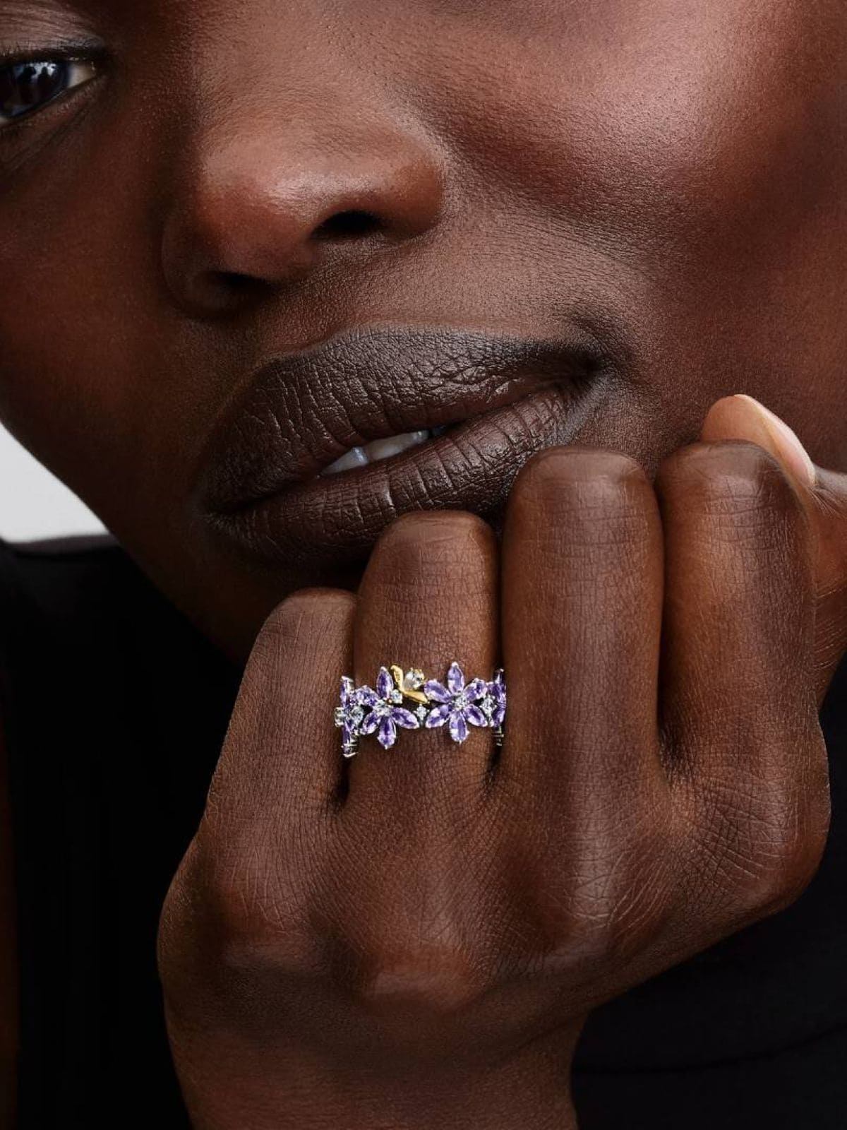 Anillo Herbario y Abeja de Los Bridgerton de Netflix de Pandora