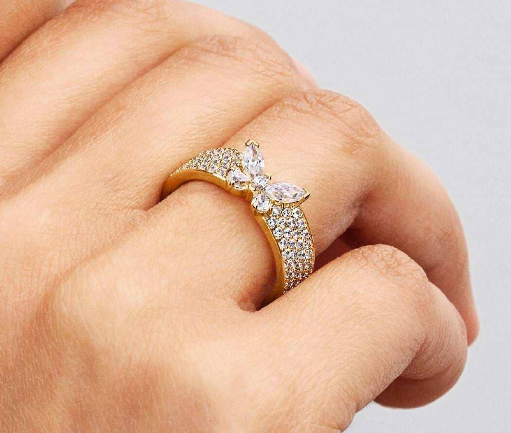 Anillo Ancho Mariposa Brillante de Pandora