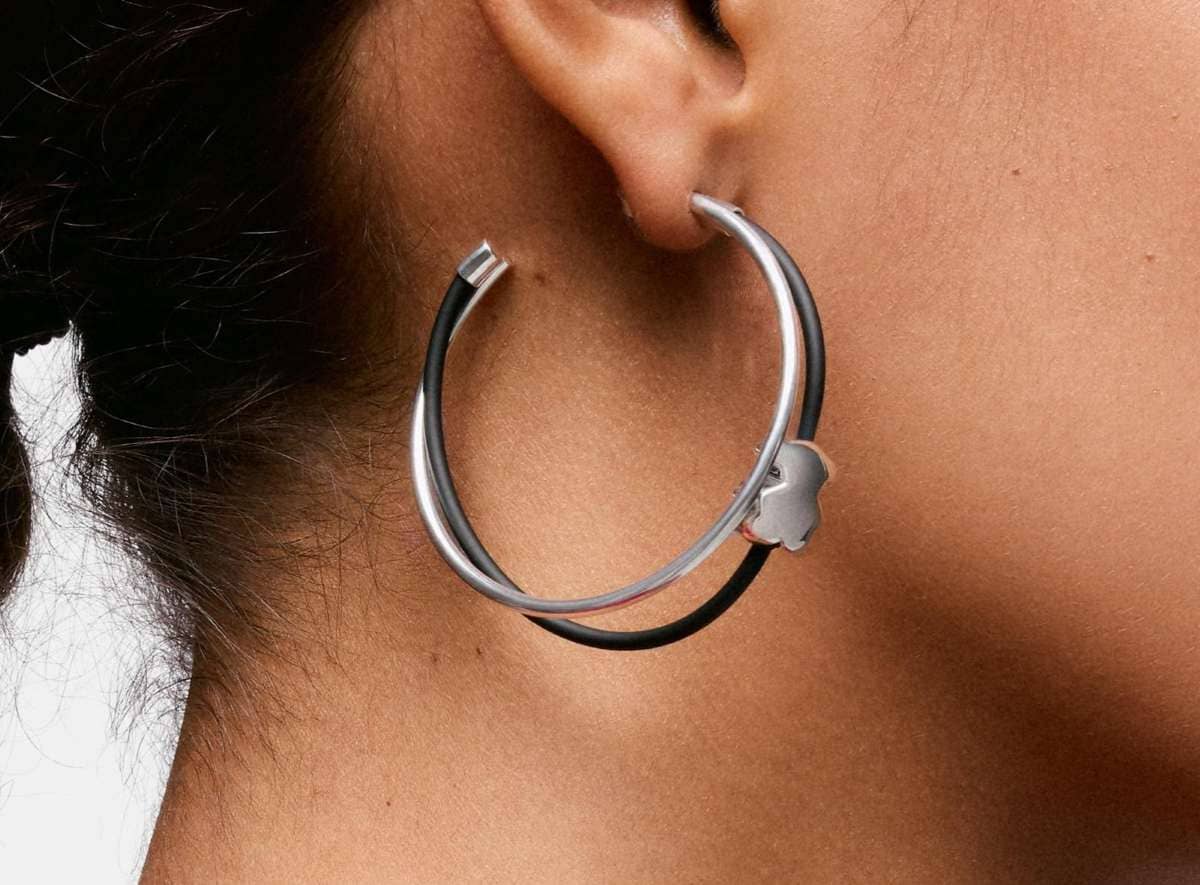 Pendientes de aro oso de plata y caucho 45 mm Bold Motif