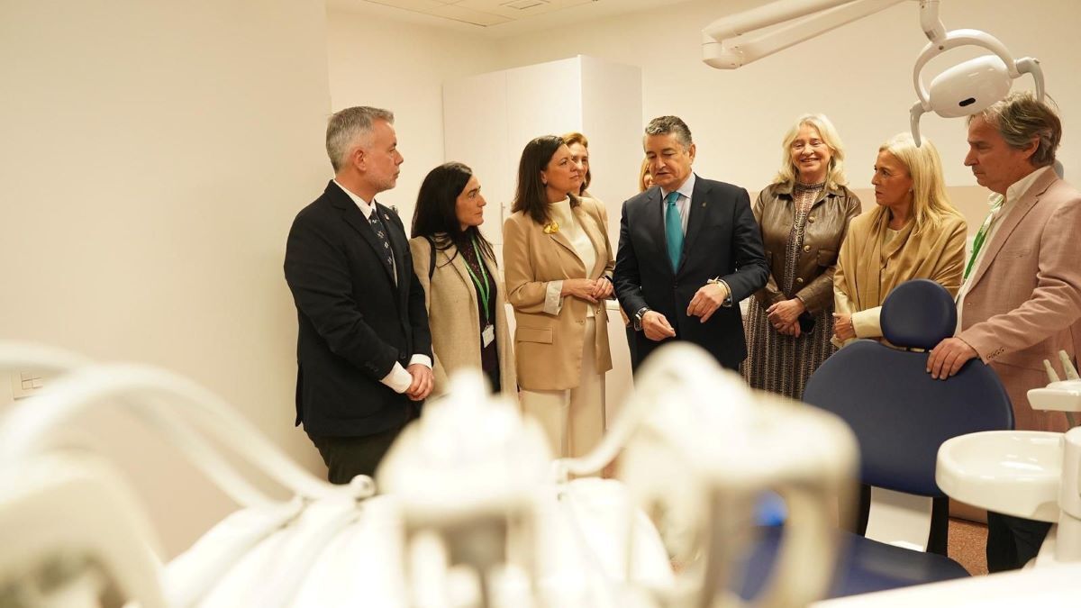 Antonio Sanz inaugura el nuevo centro de salud de Camposoto