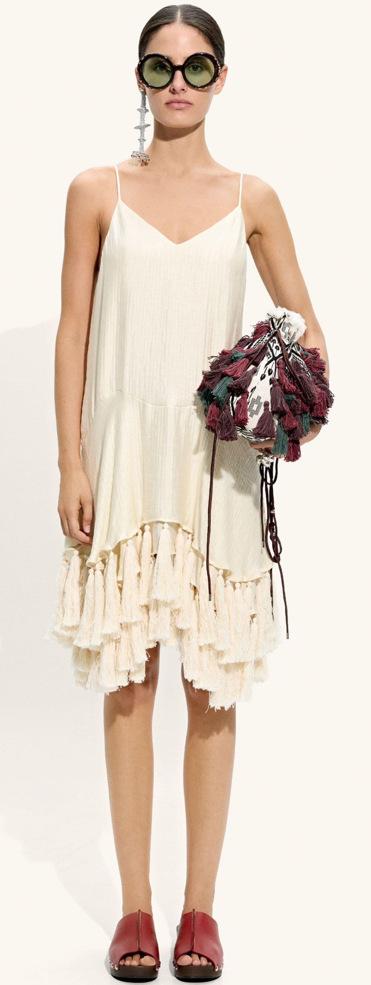 Vestido fluido de tirantes con borlas de Parfois