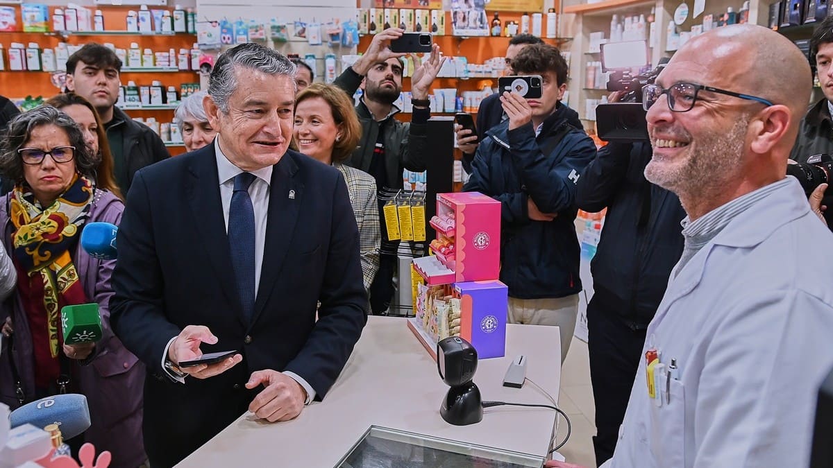 Los andaluces podrán realizar sus gestiones de manera virtual desde el 26 de marzo | Salvador López Medina