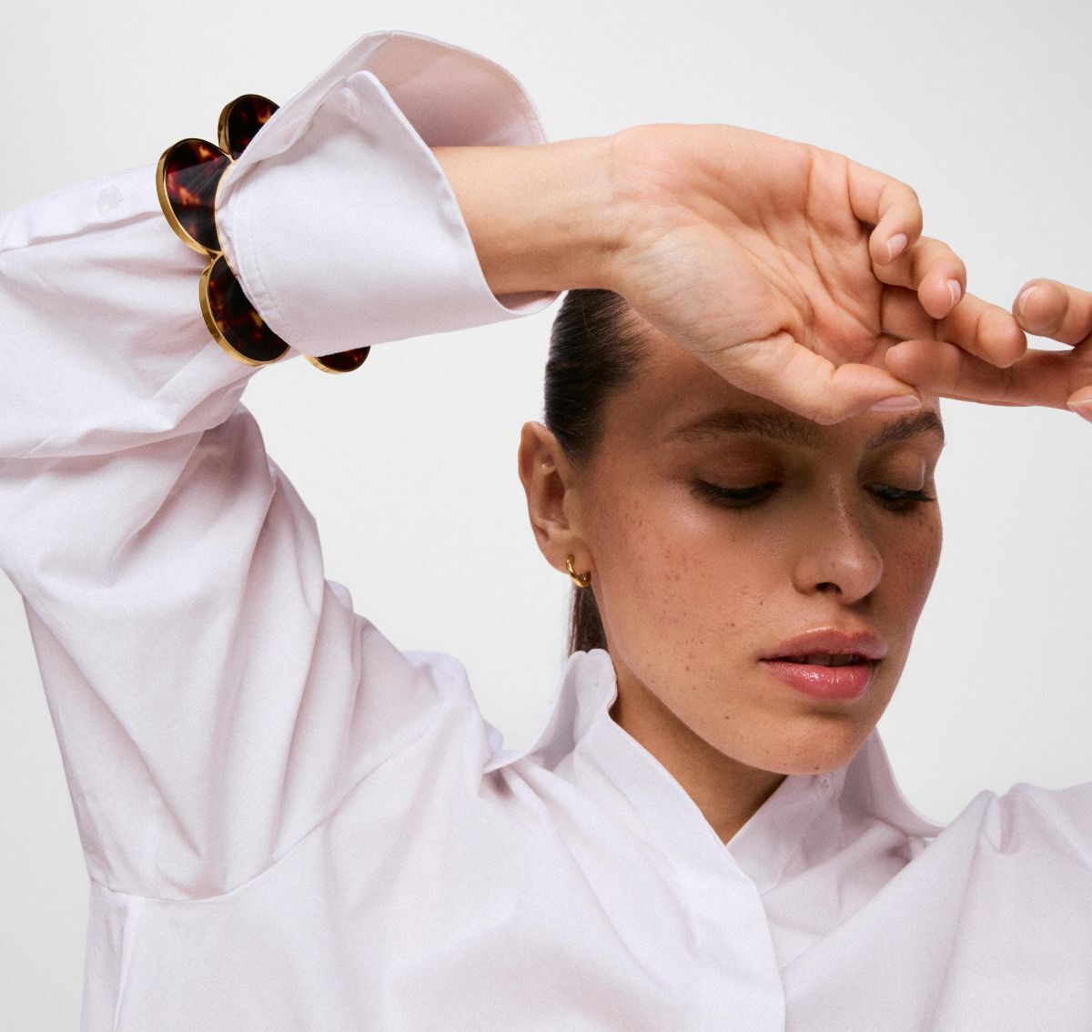 Pulsera esclava flor de acero dorado y resina carey Galaxy de Tous