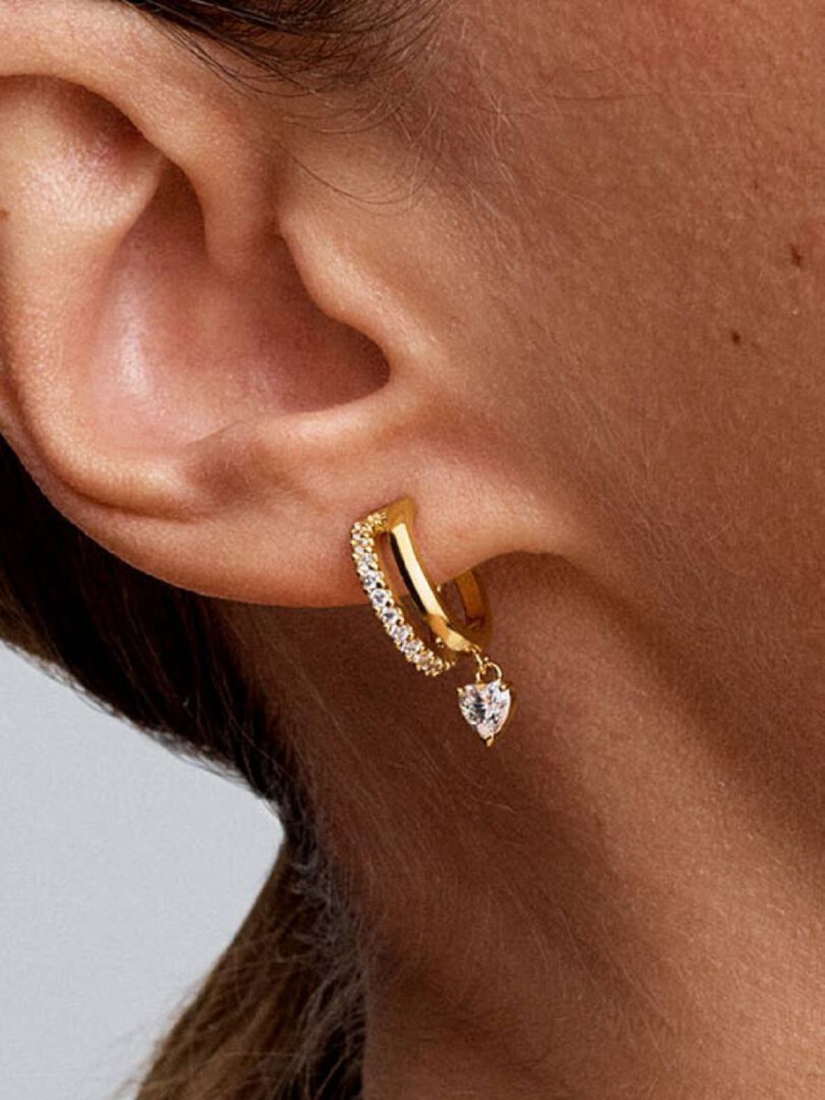 Pendientes de aro corazón colgante de Pandora