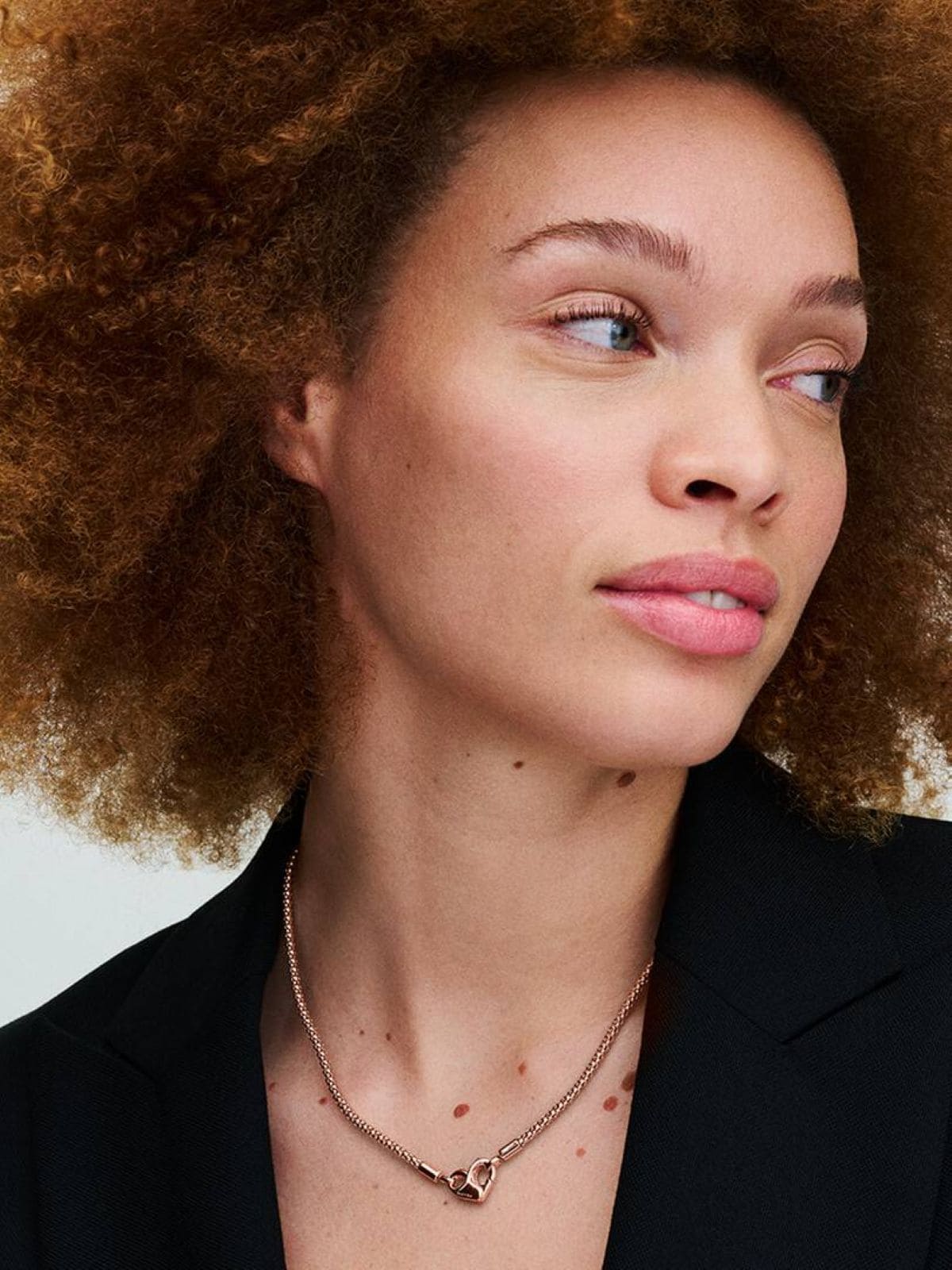 Collar de cadena de tachuelas de Pandora