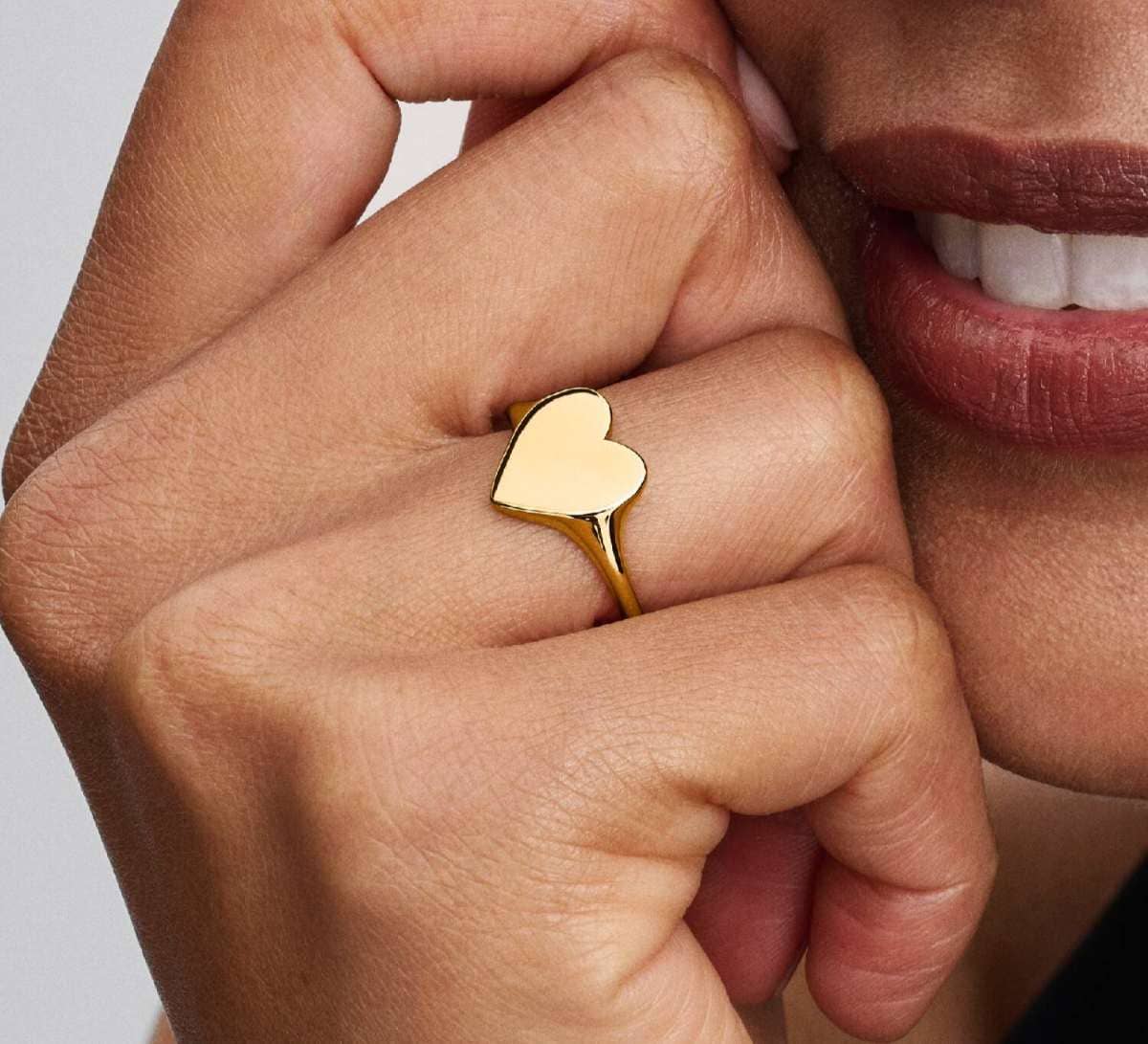Anillo Corazón Grabable de Pandora