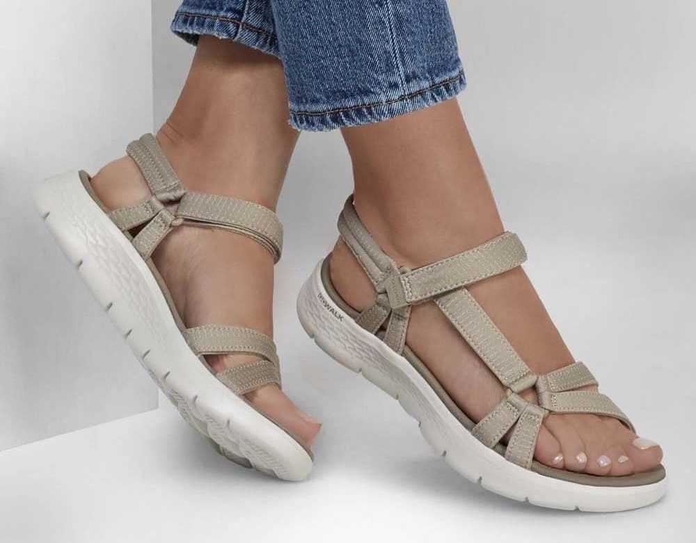SKECHERS Sandalias GO Walk Flex de Amazon