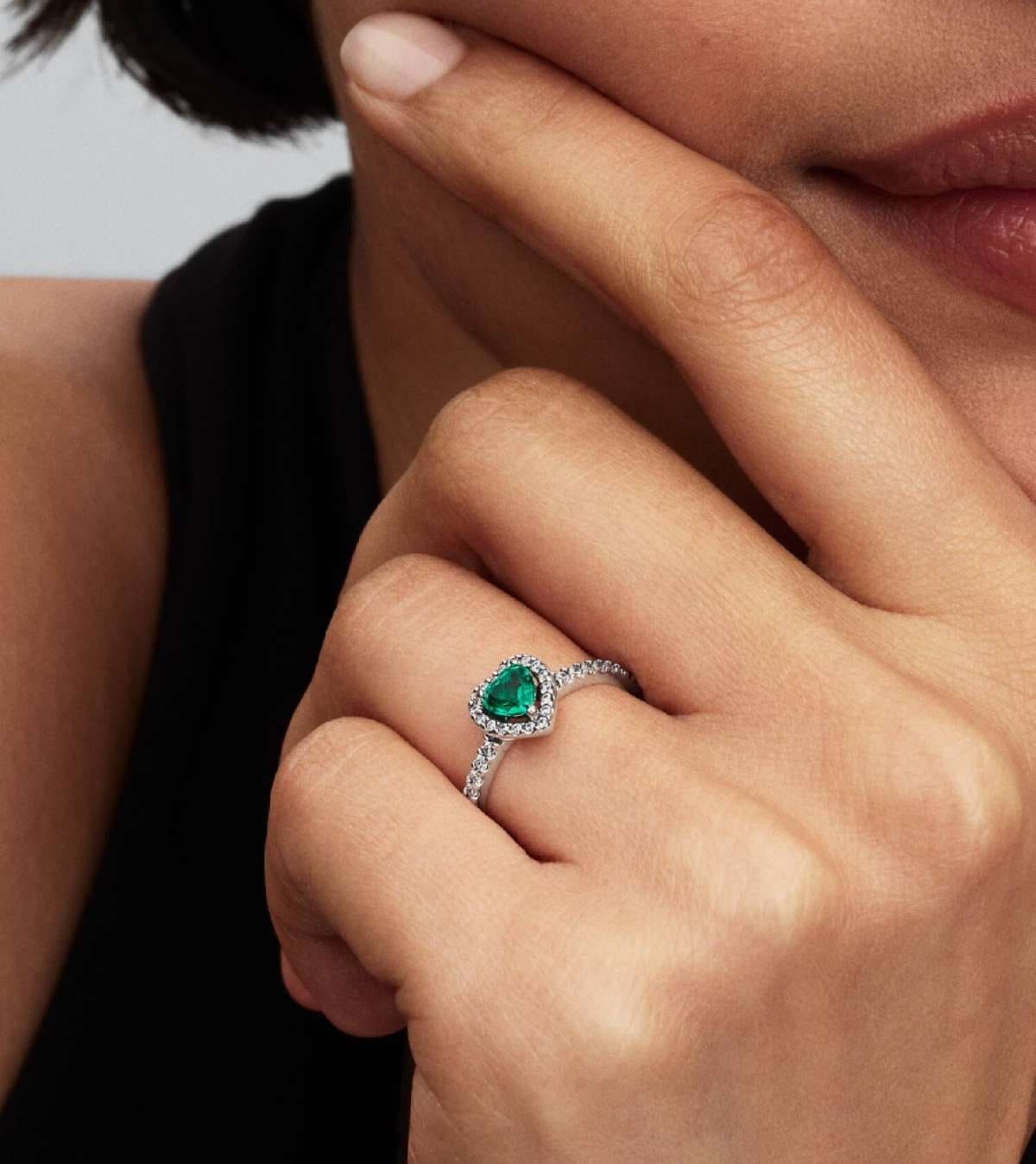 Anillo Corazón Elevado Verde de Pandora