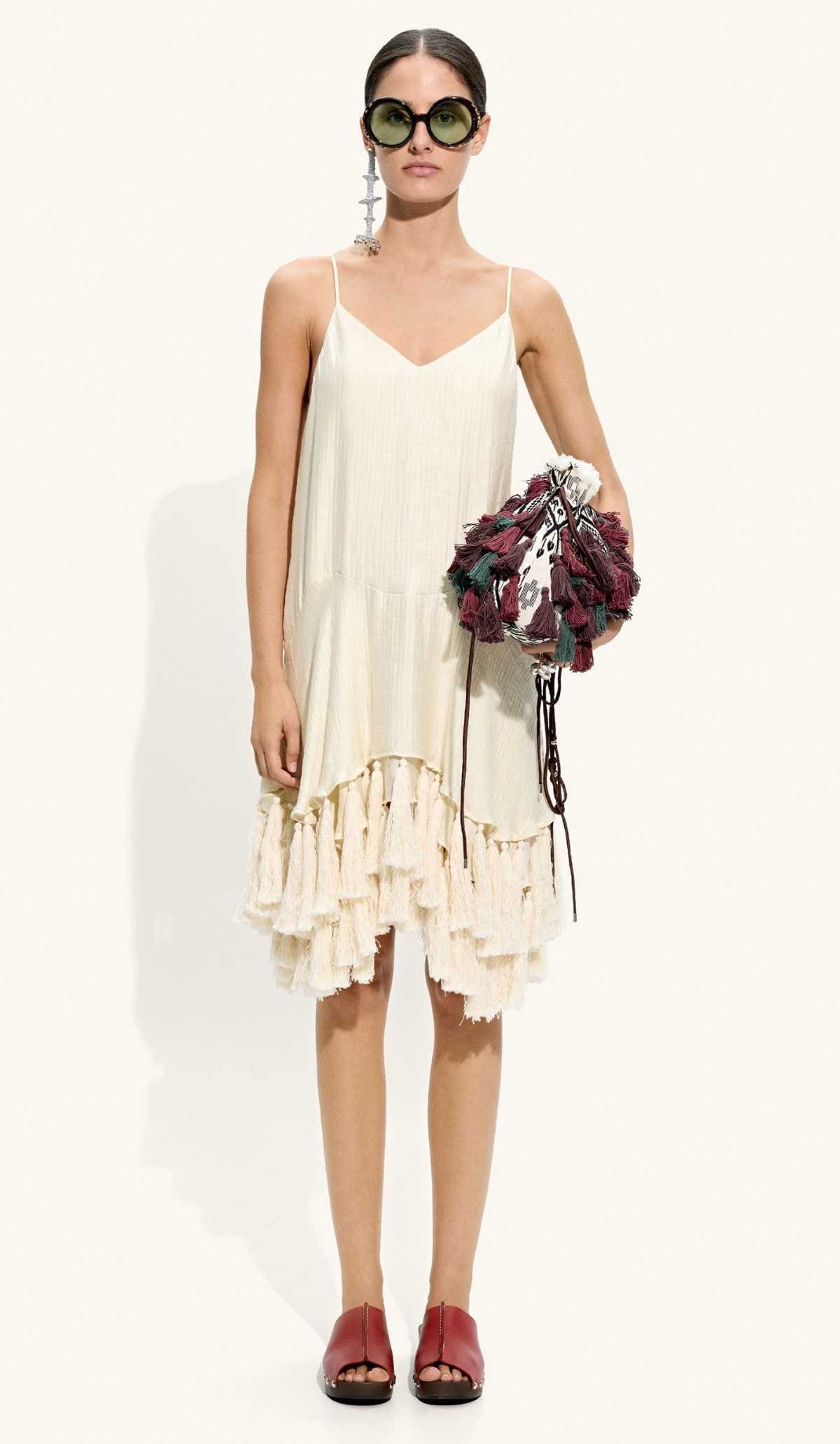 Vestido fluido de tirantes con borlas de Parfois