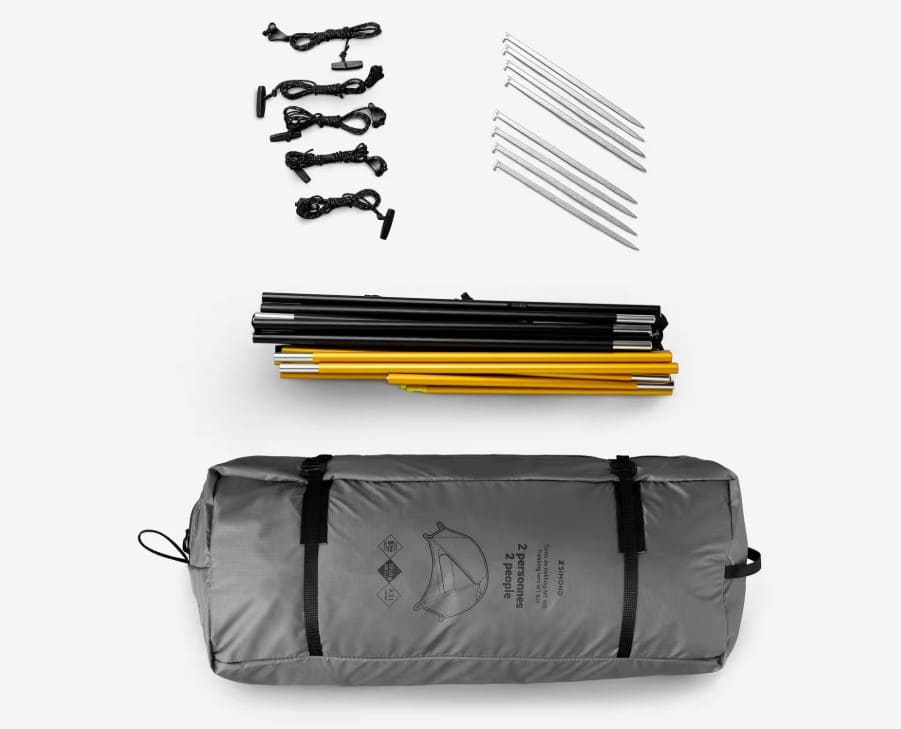 Tienda de campaña domo trekking 2 plazas, ligera y con autosujeción de Decathlon