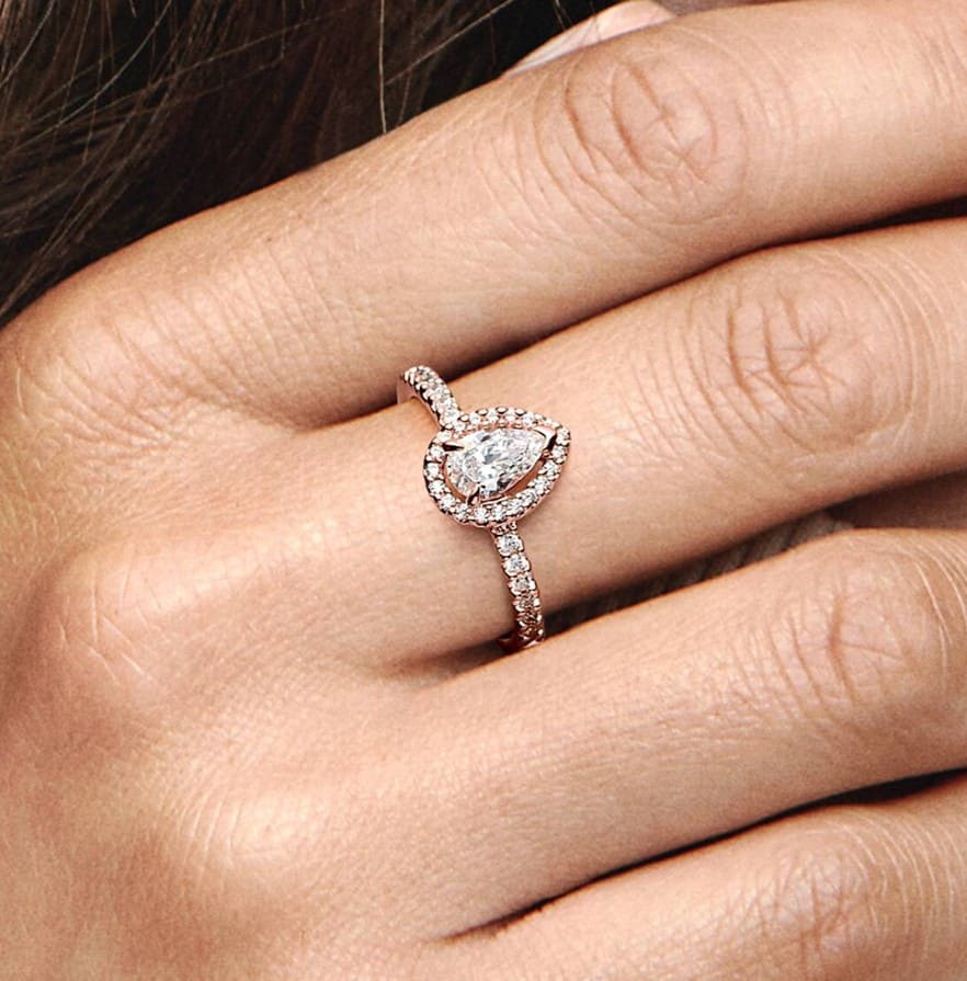 Anillo Halo Brillante Corte Pera de Pandora