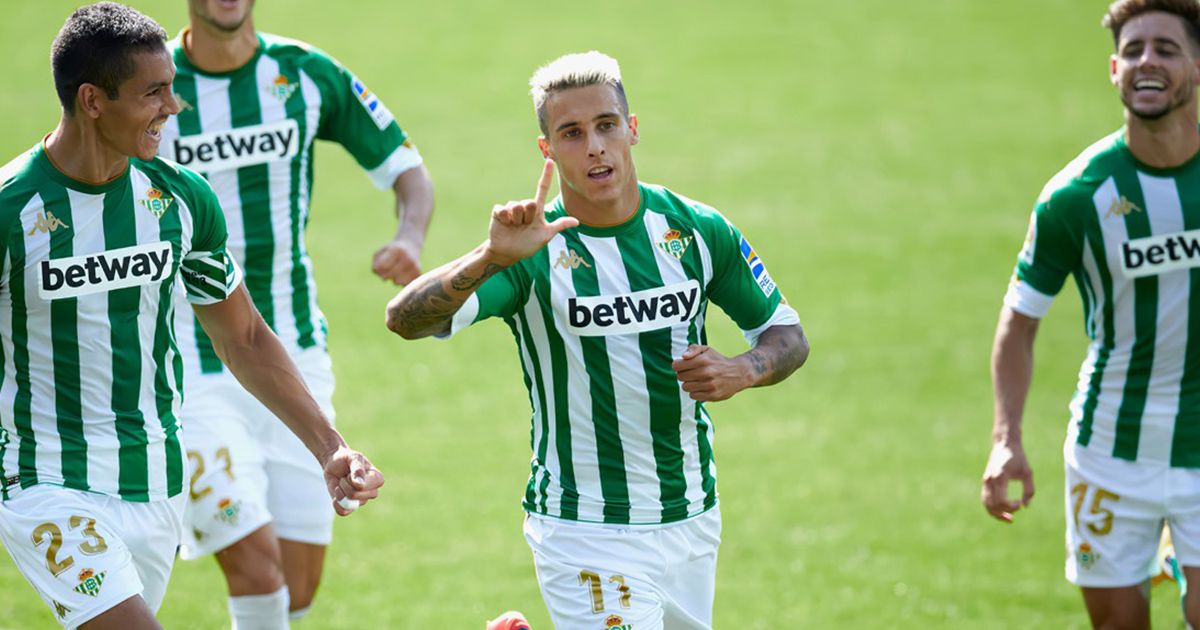 Cristian Tello celebra un gol con el Real Betis