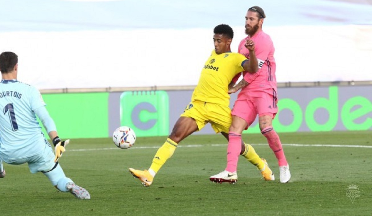 El Choco Lozano anotó un gol inolvidable en la victoria del Cádiz CF ante el Real Madrid