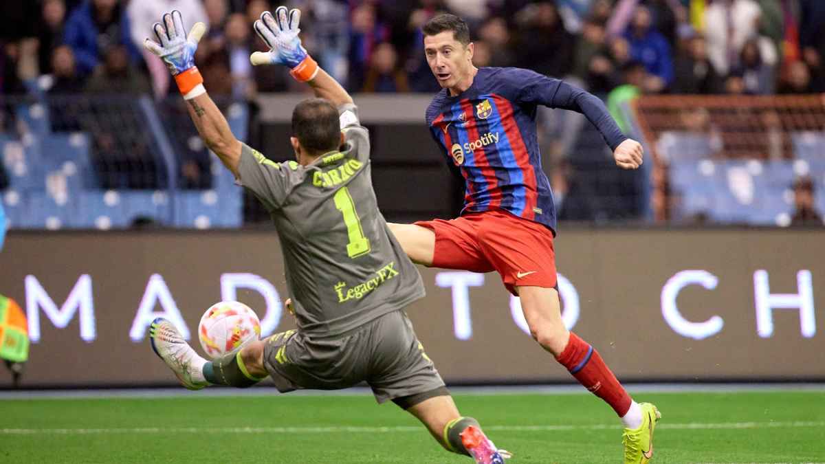 Gol de Robert Lewandowski en el Real Betis - FC Barcelona | RFEF