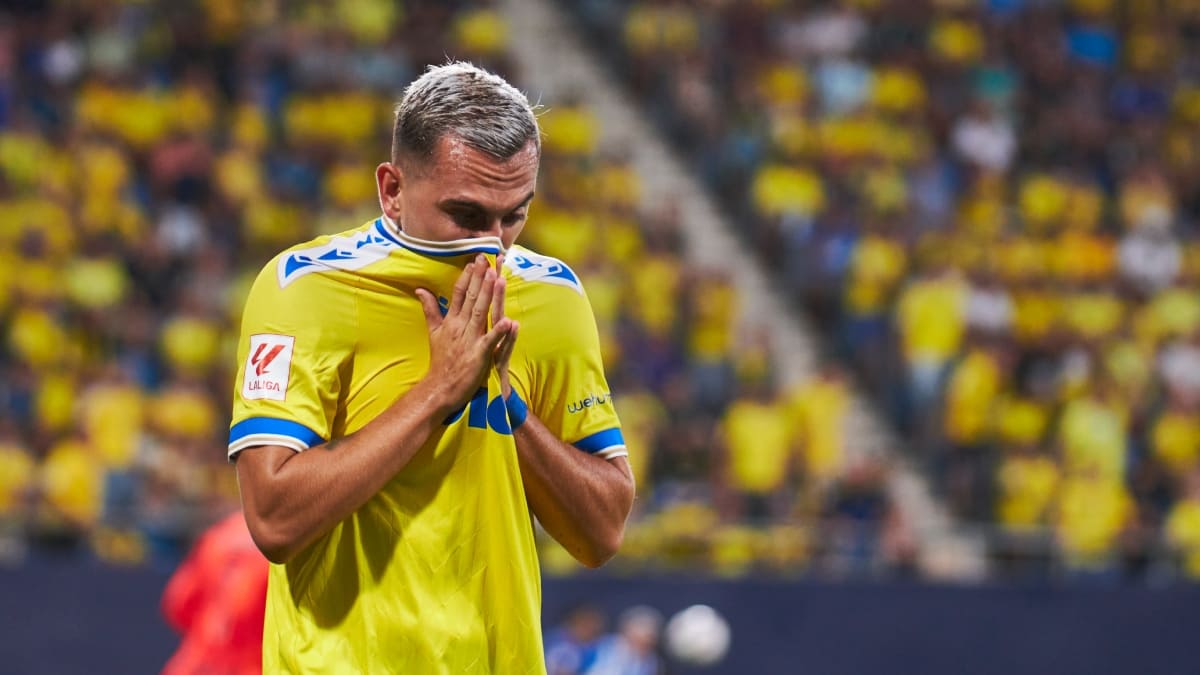 Gonzalo Escalante se lamenta tras ser expulsado | Salvador López Medina para El MIRA