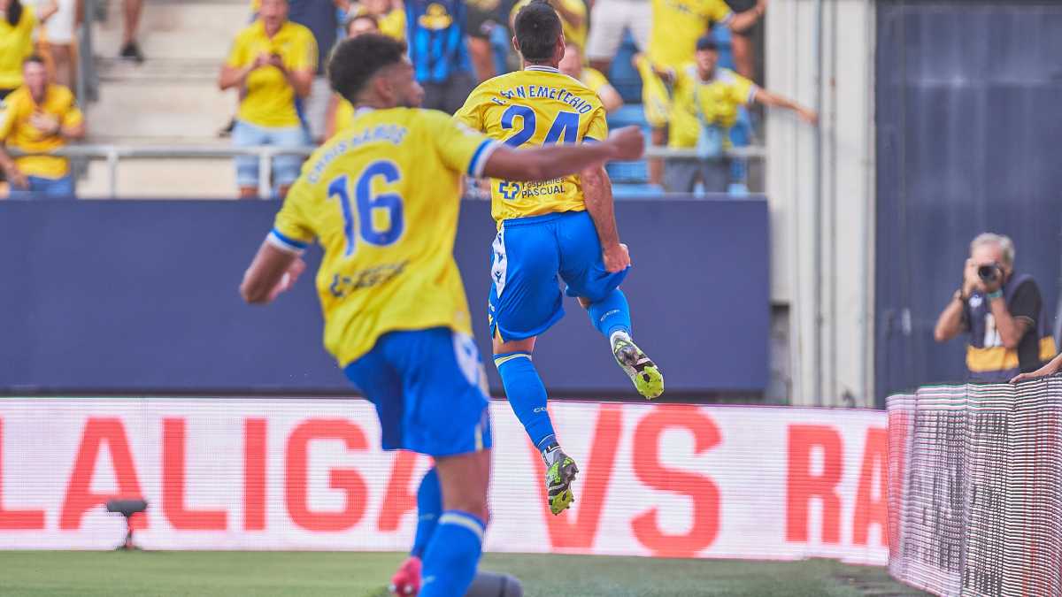 Fede San Emeterio y Chris Ramos celebran el gol del Cádiz CF contra el Deportivo Alavés | Salvador López Medina para El MIRA