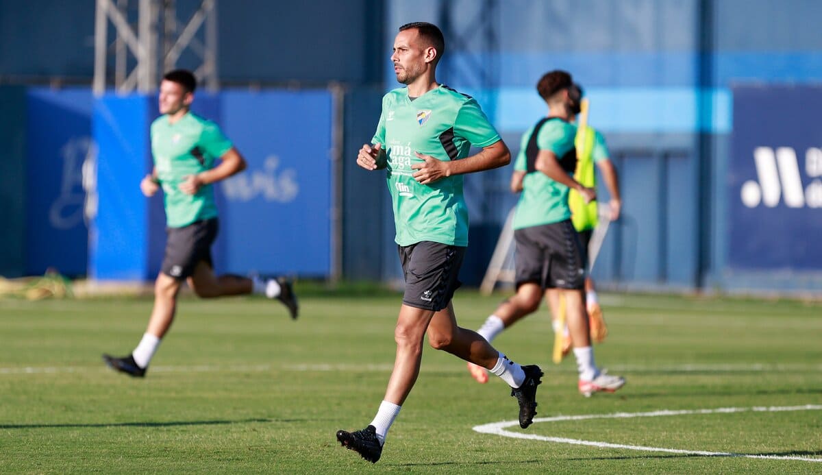 Manu Molina en un entrenamiento con el Málaga CF