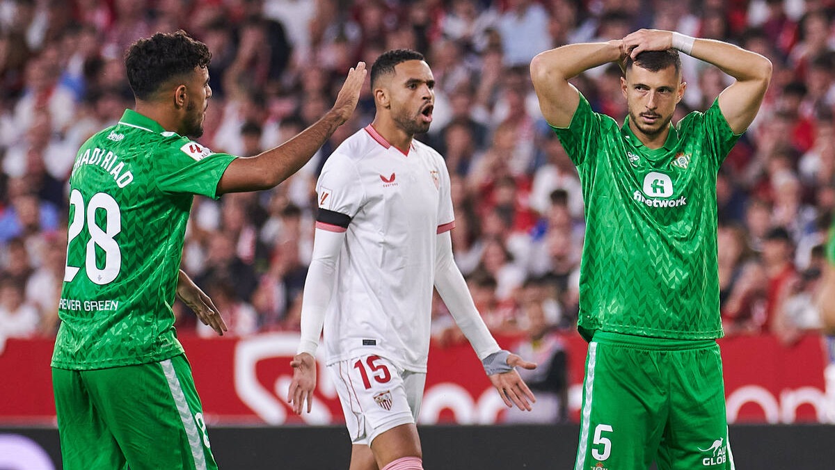 En-Nesyri, Guido y Chadi en el Sevilla FC - Real Betis | Salvador López Medina para El MIRA