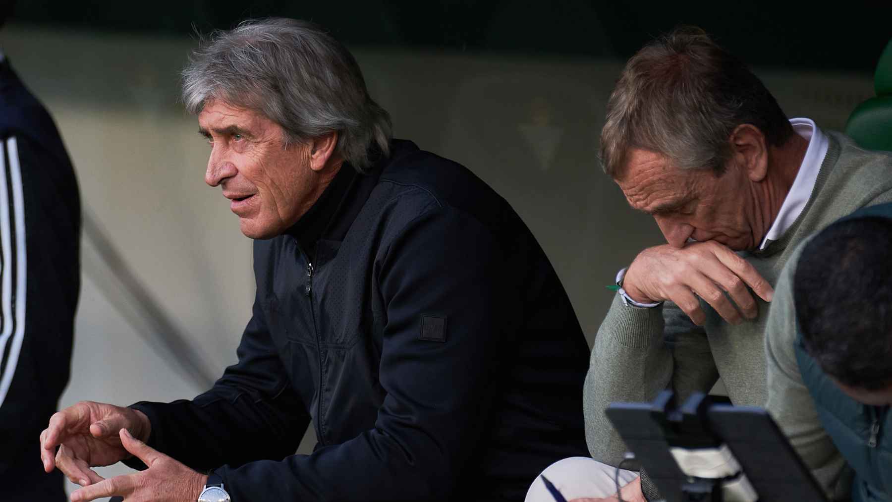 Manuel Pellegrini y Rubén Cousillas en el Real Betis - Real Madrid | Salvador López Medina para El MIRA