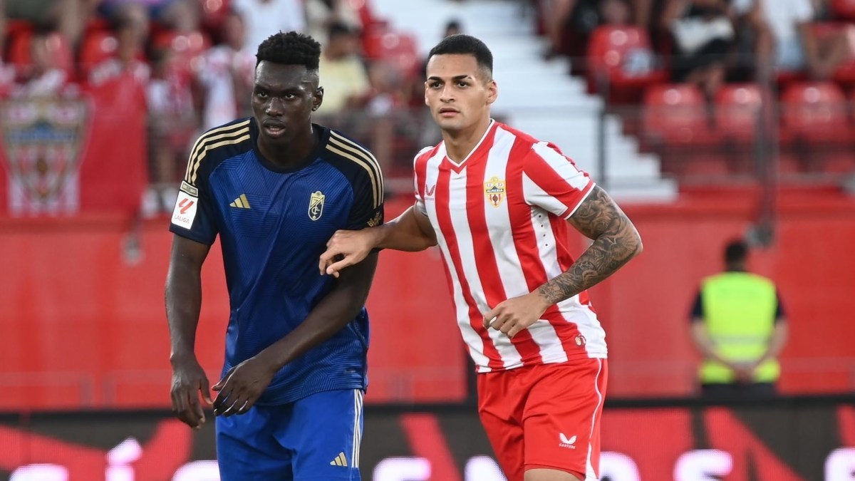 Kaiky Fernandes y Samu Omorodion en un UD Almería - Granada CF