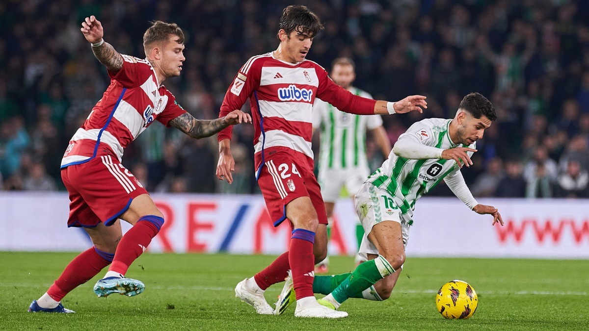 Gonzalo Villar y Ayoze Pérez en el Real Betis - Granada CF | Salvador López Medina para El MIRA
