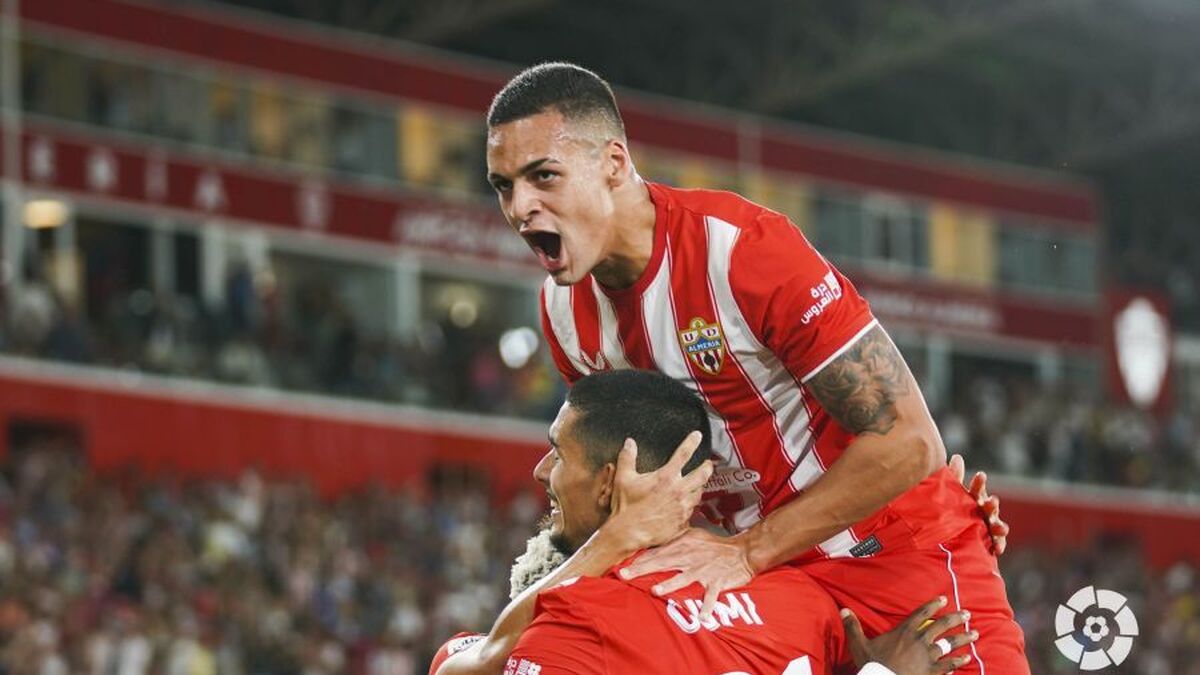 Kaiky Fernandes celebra un gol de la UD Almería