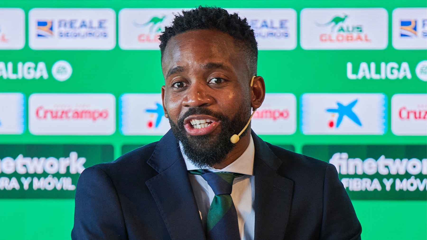 Cédric Bakambu en su presentación con el Real Betis | Salvador López Medina para El MIRA