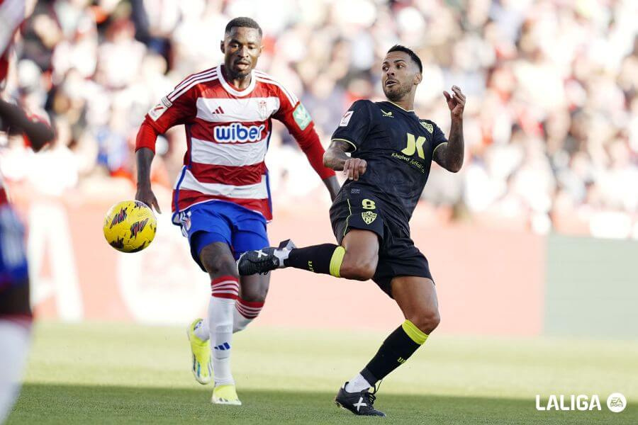 Jonathan Viera y Martin Hongla en el Granada CF - UD Almería
