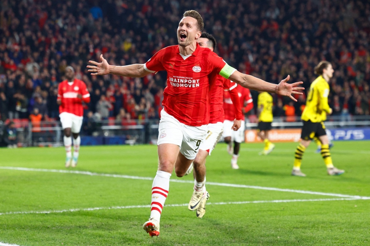 Luuk de Jong celebra su gol en el PSV Eindhoven - Borussia Dortmund