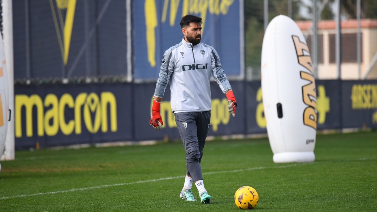 David Gil en un entrenamiento del Cádiz CF | Twitter David Gil