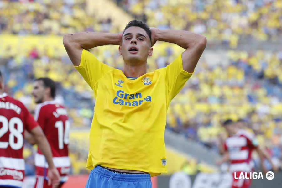 Sergi Cardona lamenta una ocasión en un UD Las Palmas - Granada CF | LaLiga