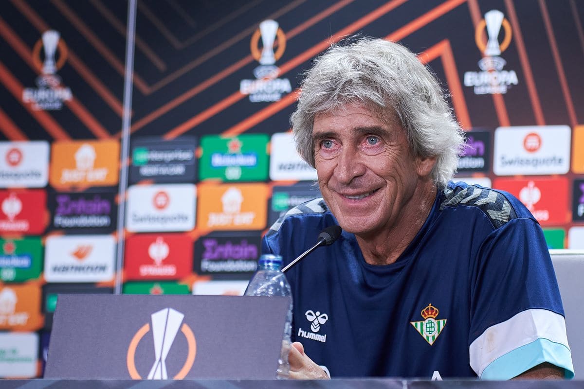 Manuel Pellegrini en la previa del Real Betis - Sparta Praga | Salvador López Medina para El MIRA