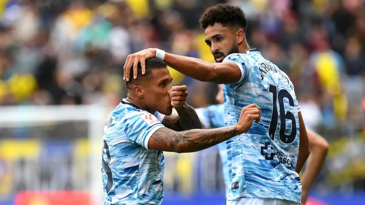 Darwin Machís y Chris Ramos celebran el gol del Cádiz CF ante el RC Celta de Vigo