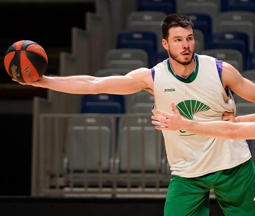 Jonathan Barreiro, jugador del Unicaja de Málaga, en un entrenamiento con el equipo