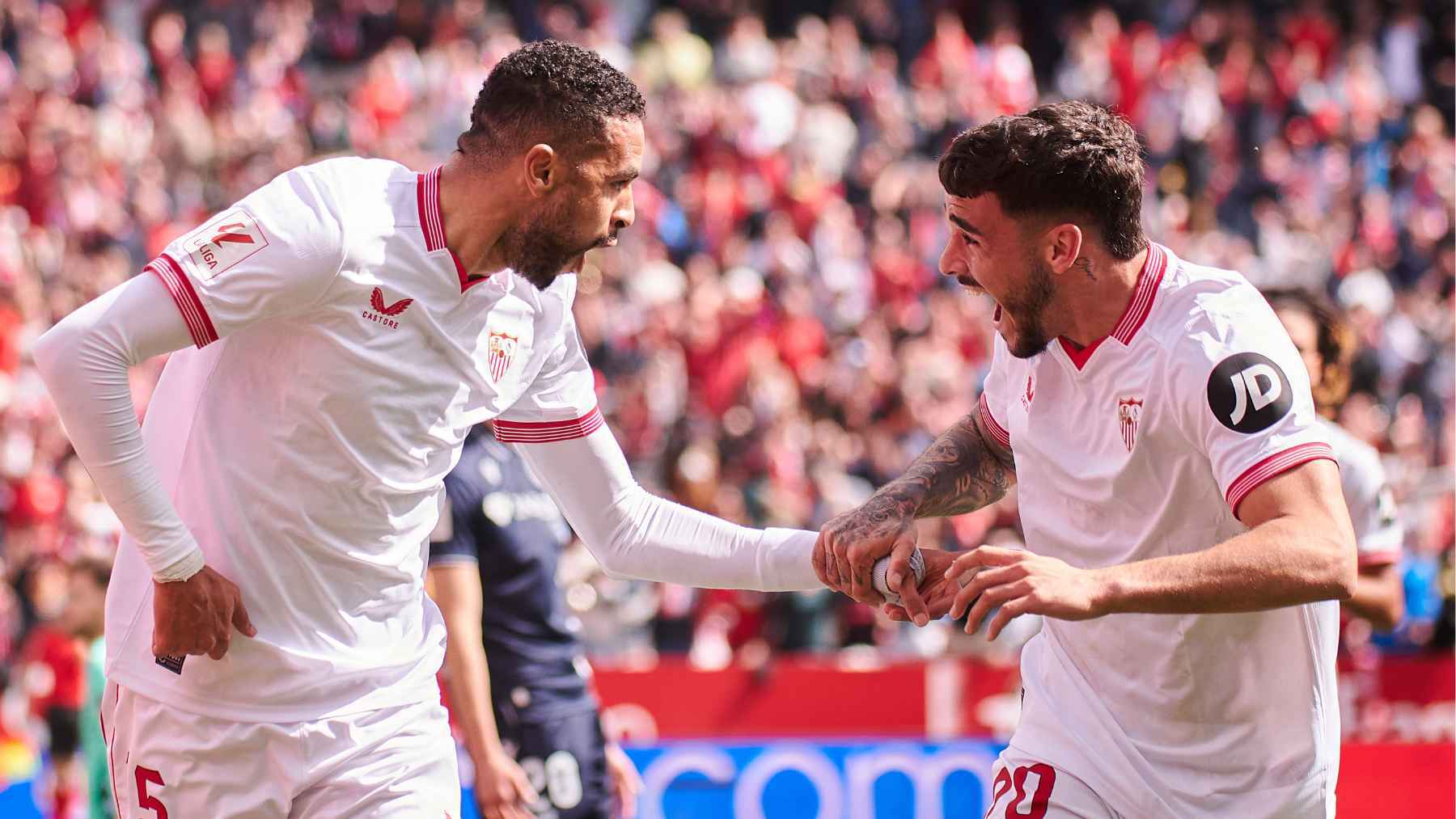 En-Nesyri y Isaac Romero celebran un gol en el Sevilla FC - Real Sociedad | Salvador López Medina para El MIRA