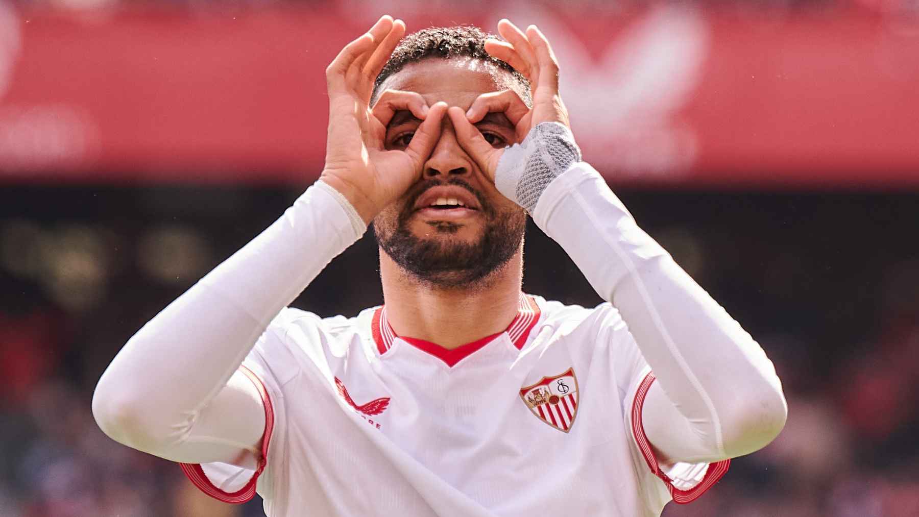 En-Nesyri celebra su gol en el Sevilla FC - Real Sociedad | Salvador López Medina para El MIRA