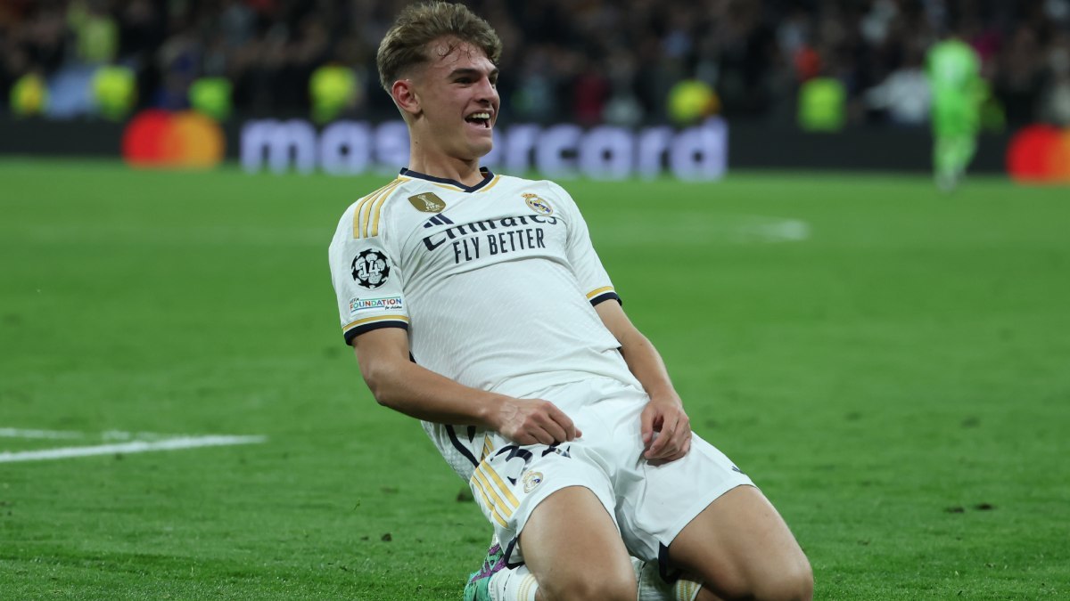 Nico Paz, objetivo del Sevilla FC, celebra un gol con el Real Madrid en la Champions League