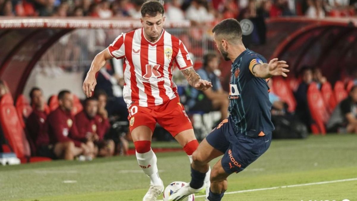 Adrián Embarba en el UD Almería - Valencia CF | LaLiga