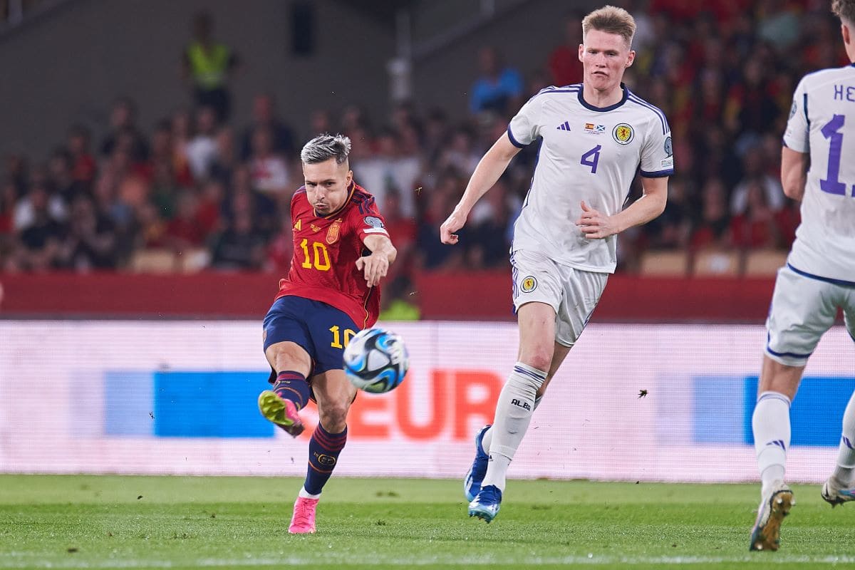 Bryan Zaragoza con la Selección Española en el partido ante Escocia | Salvador López Medina para El MIRA