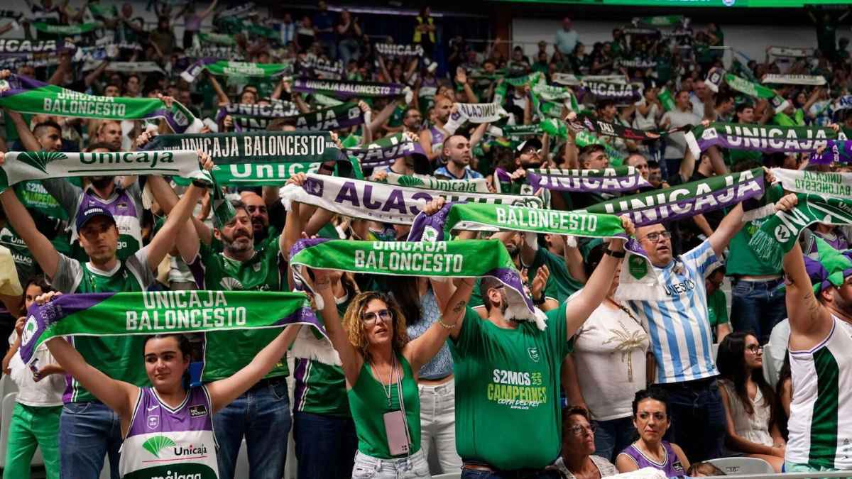 Afición del Unicaja Baloncesto en un partido en el Martín Carpena