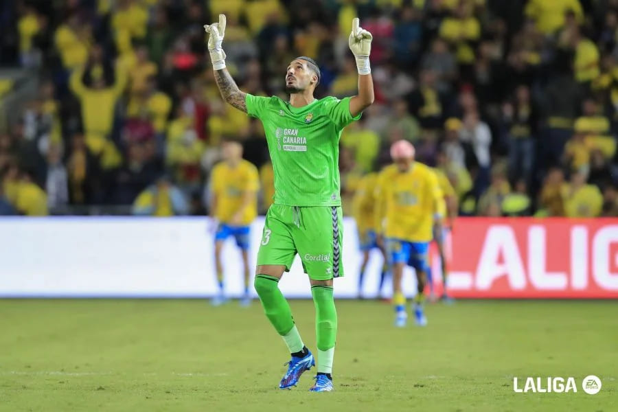 Álvaro Valles festeja un gol de la UD Las Palmas | LaLiga