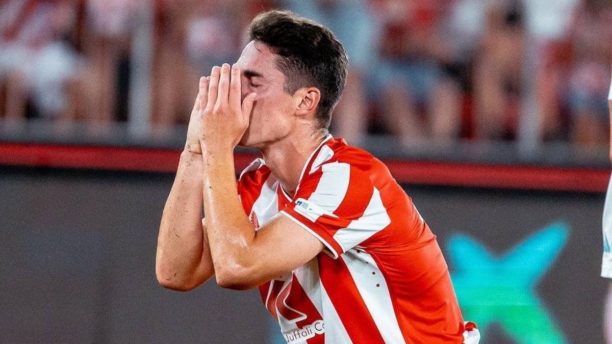Sergio Arribas se lamenta durante un partido de la UD Almería