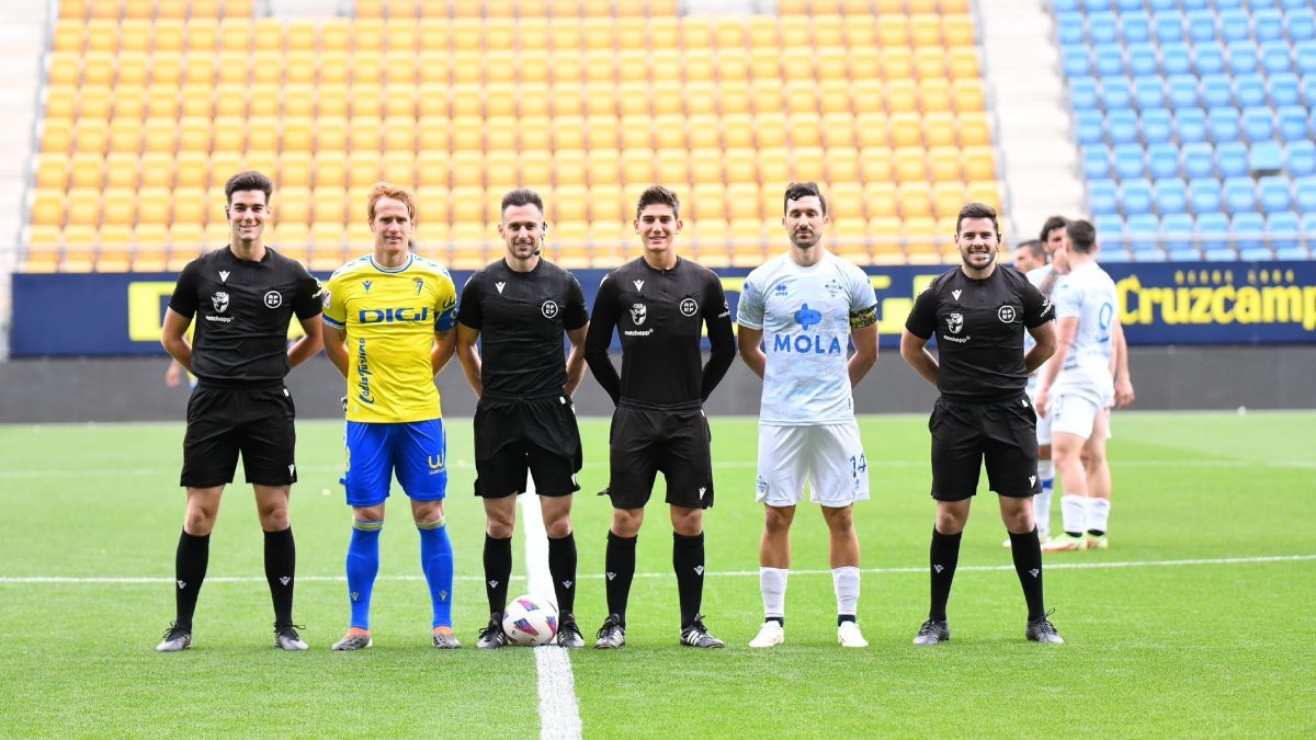 Álex Fernández, capitán del Cádiz CF en el amistoso ante el Como 1907