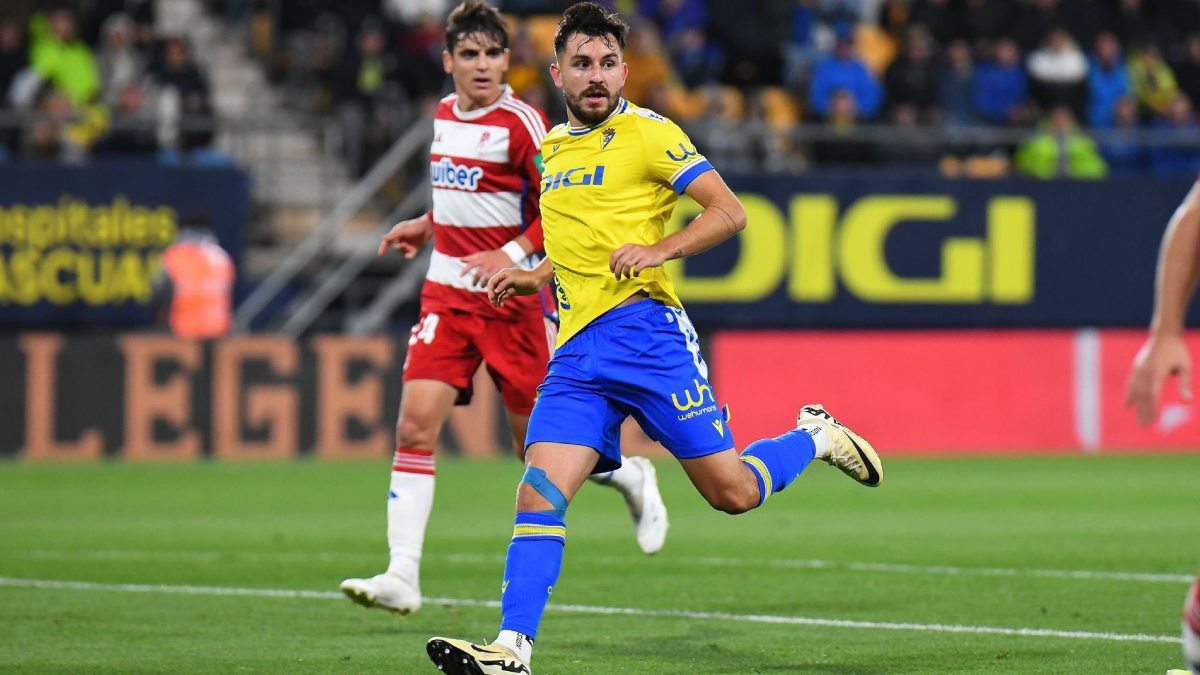 Víctor Chust en el Cádiz CF - Granada CF | Twitter Víctor Chust