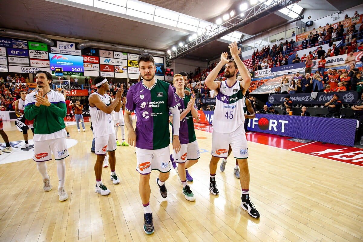 El Unicaja Baloncesto celebrando su victoria ante el Baxi Manresa