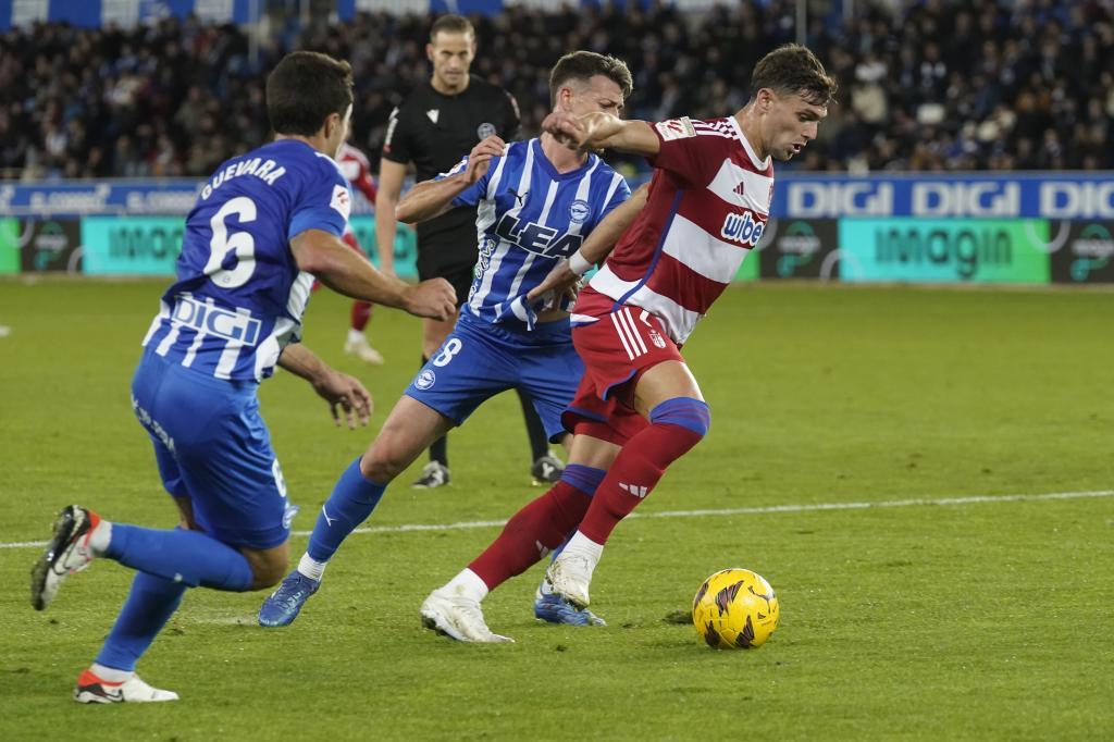 Lucas Boyé en el partido de la primera vuelta entre el Granada CF y el Deportivo Alavés