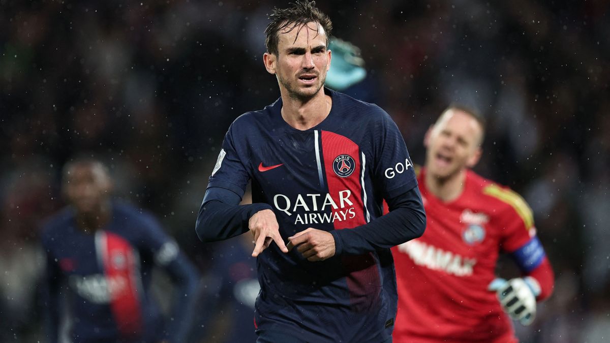 Fabián Ruiz celebra un gol con la elástica del PSG